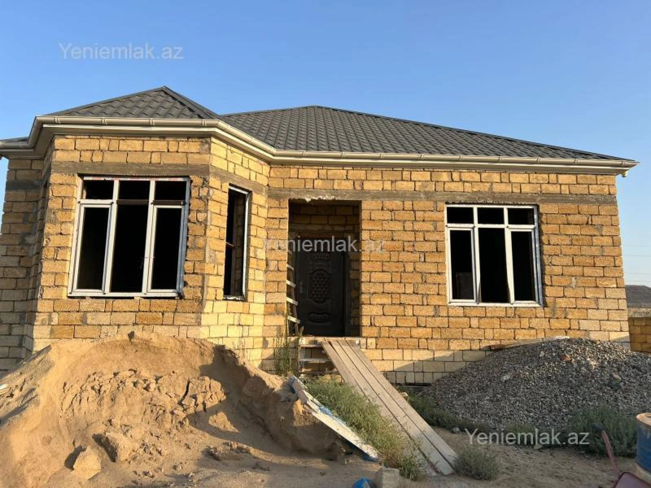 Satılır 4 otaqlı həyət evi 154 m²