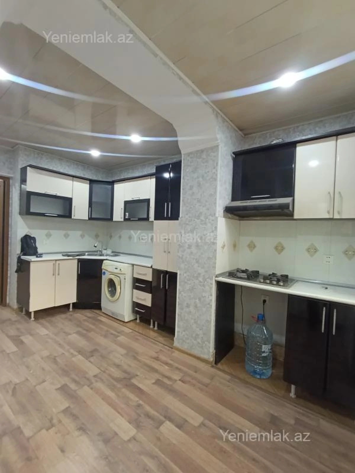Satılır 3 otaqlı köhnə tikili 90 m²