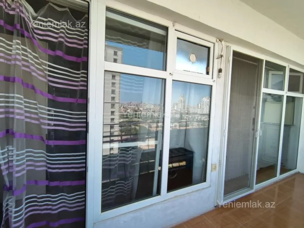 Satılır 3 otaqlı köhnə tikili 100 m²