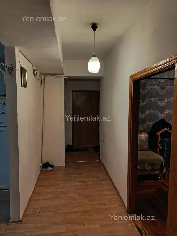 Satılır 3 otaqlı köhnə tikili 100 m²