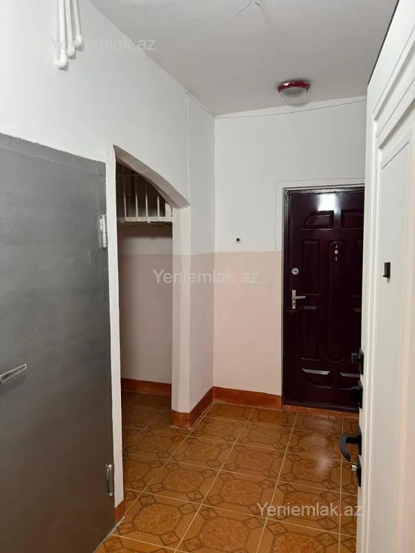 Satılır 3 otaqlı köhnə tikili 84 m²