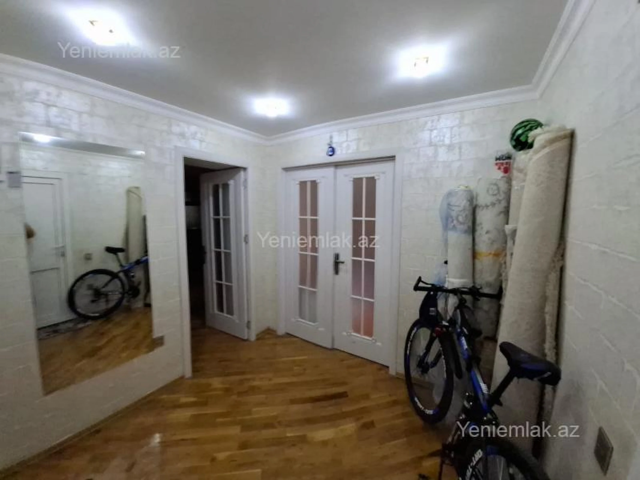 Satılır 3 otaqlı köhnə tikili 90 m²