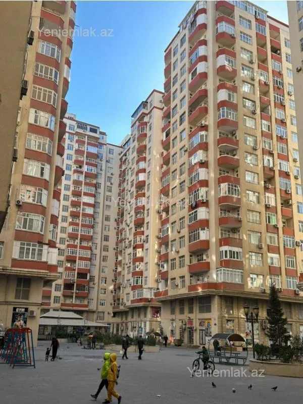 Satılır 3 otaqlı yeni tikili 128 m²