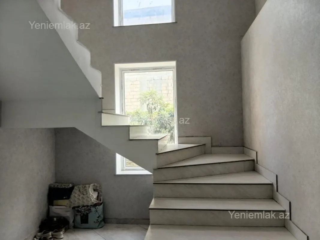Satılır 7 otaqlı həyət evi 330 m²