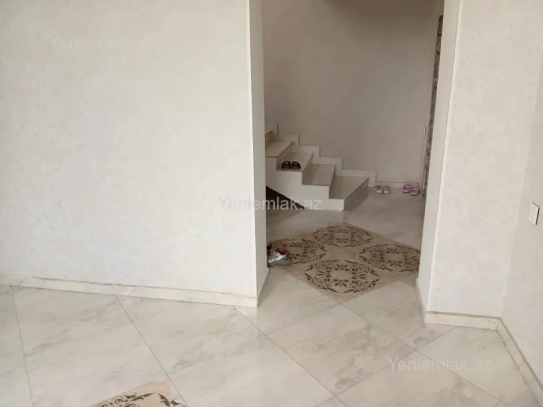 Satılır 7 otaqlı həyət evi 330 m²