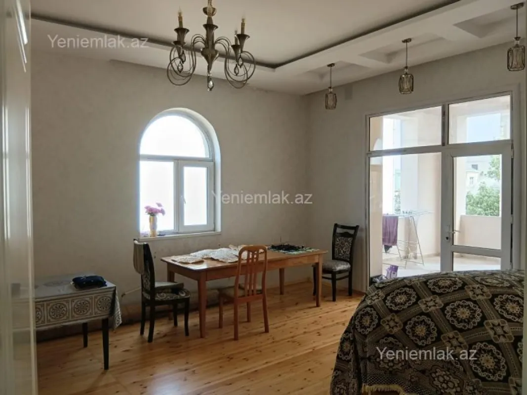 Satılır 7 otaqlı həyət evi 330 m²