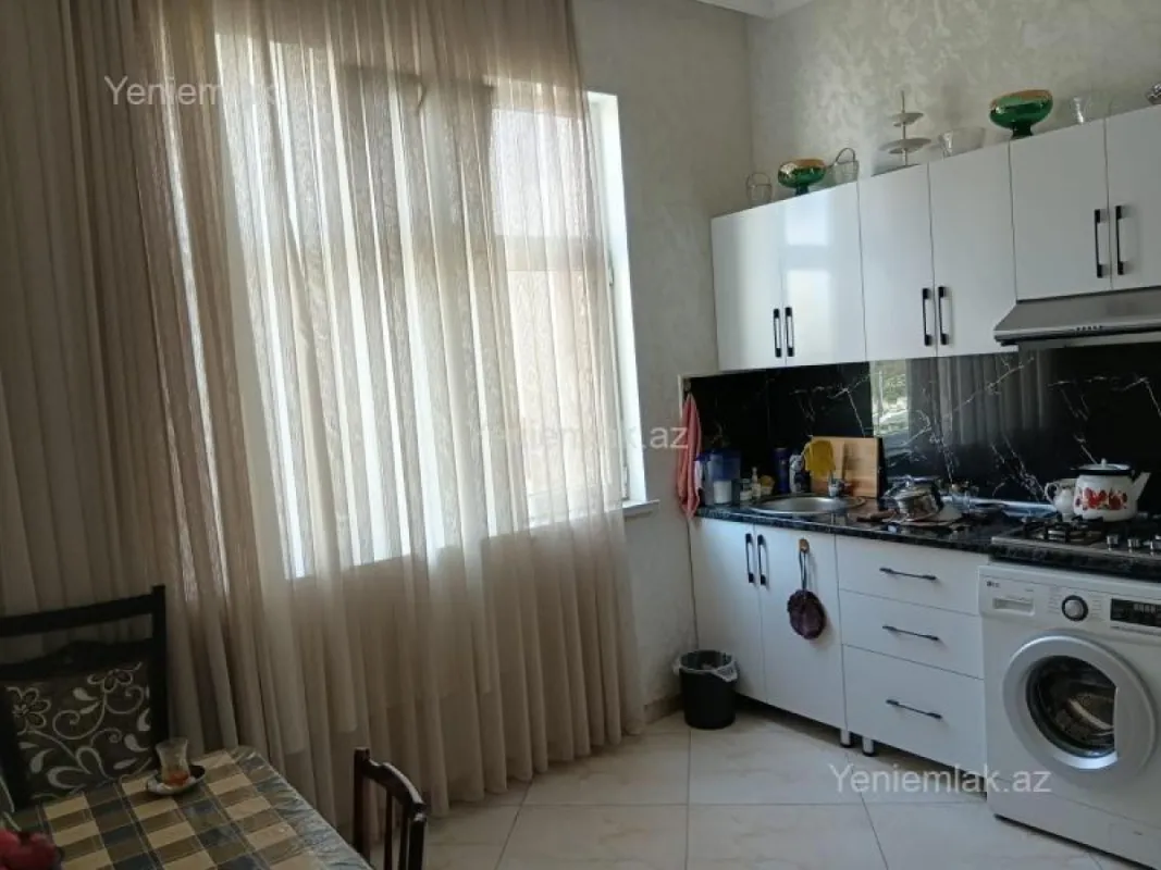 Satılır 7 otaqlı həyət evi 330 m²