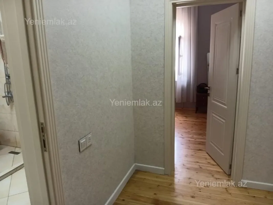 Satılır 7 otaqlı həyət evi 330 m²