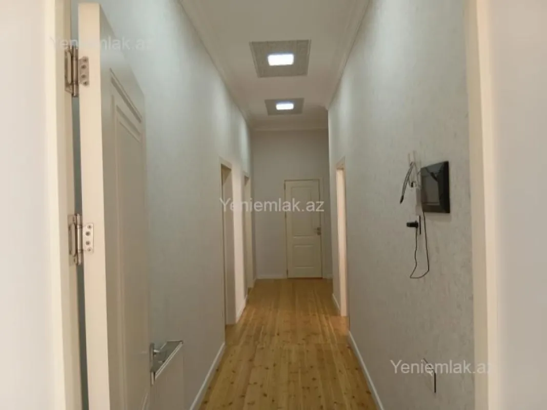 Satılır 7 otaqlı həyət evi 330 m²