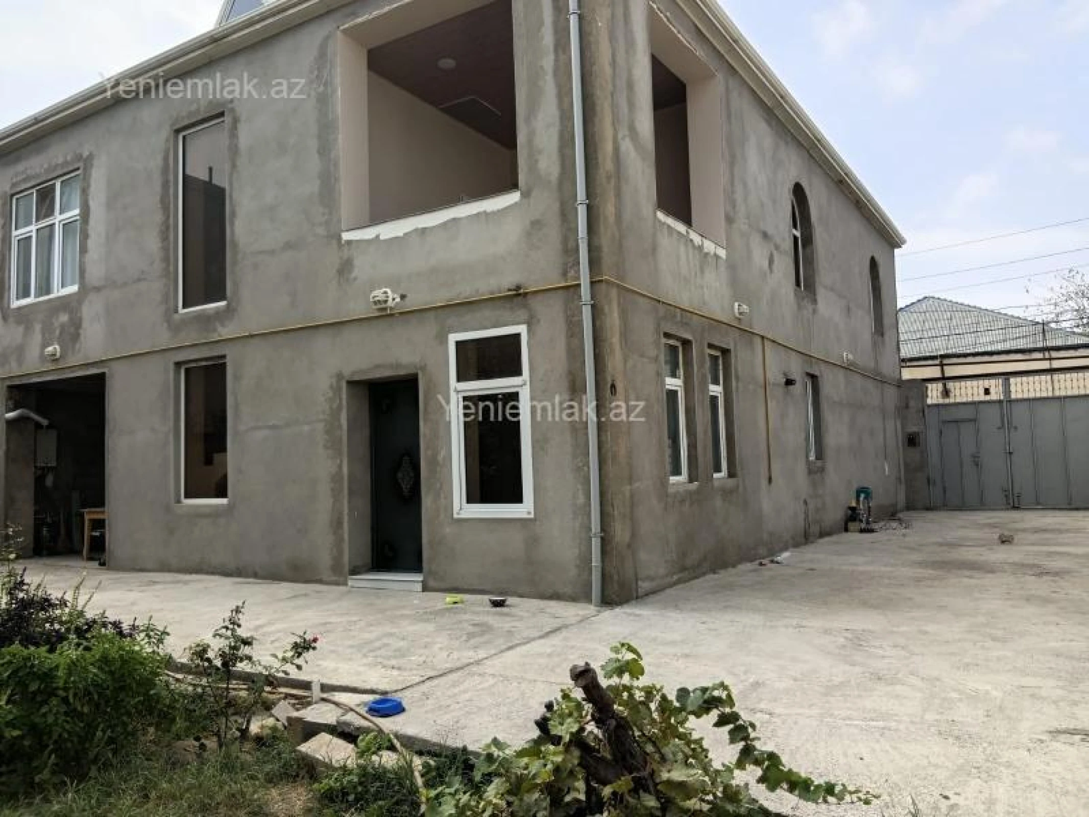 Satılır 7 otaqlı həyət evi 330 m²