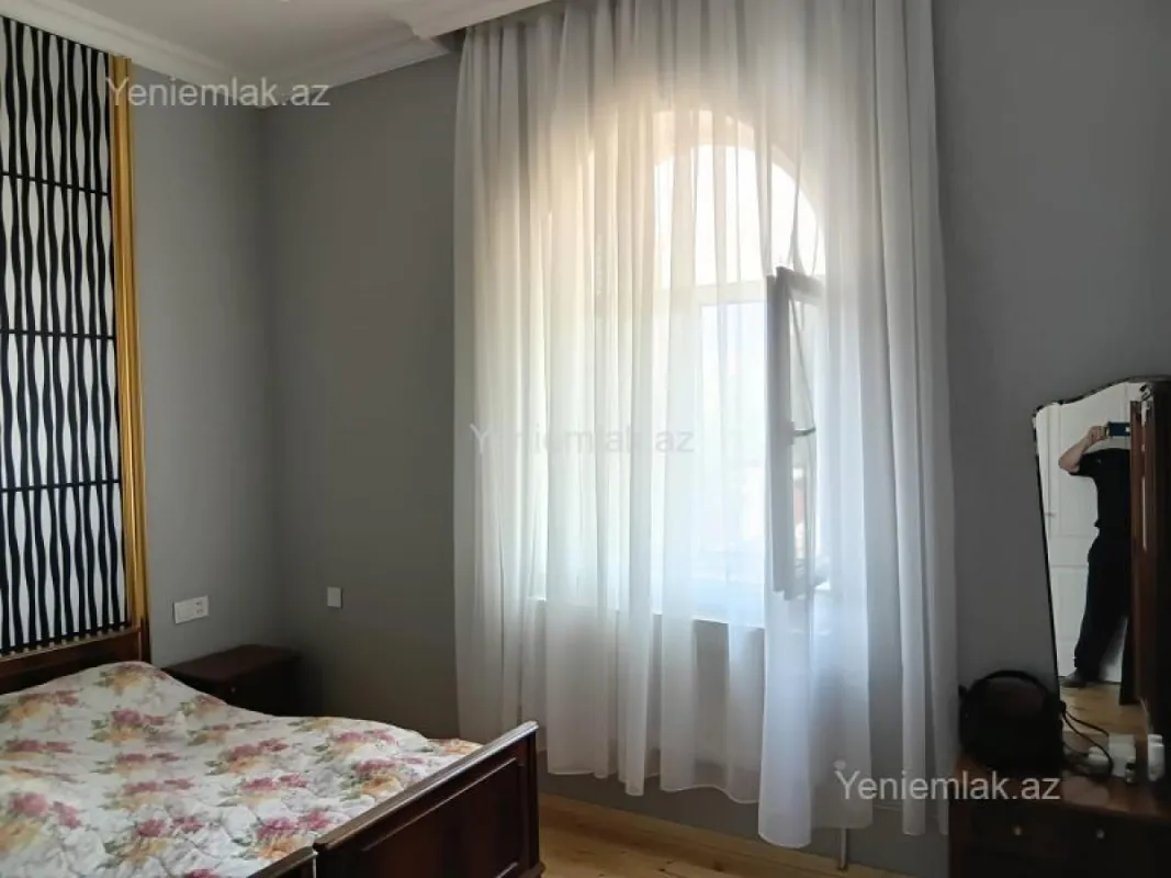 Satılır 7 otaqlı həyət evi 330 m²