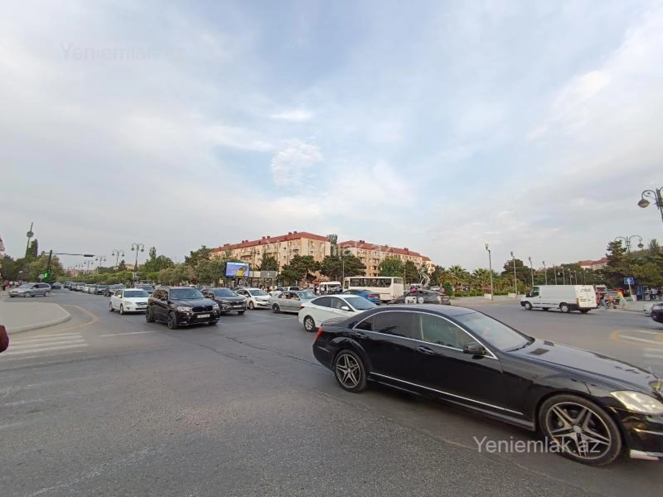Satılır 4 otaqlı obyekt 566 m²