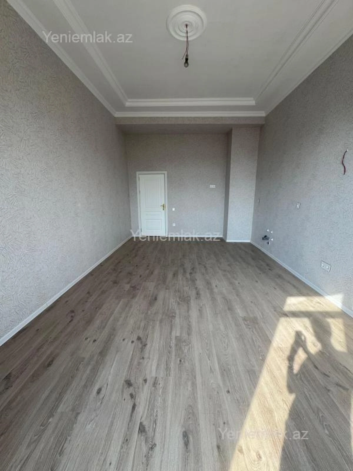 Satılır 4 otaqlı obyekt 566 m²