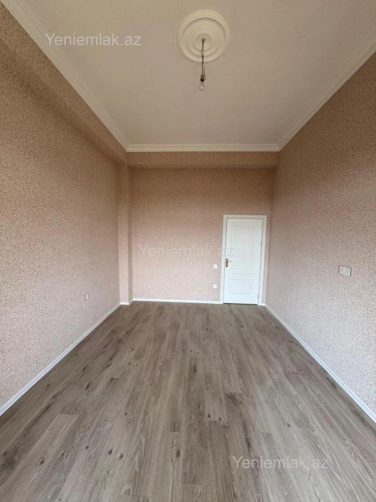Satılır 4 otaqlı obyekt 566 m²