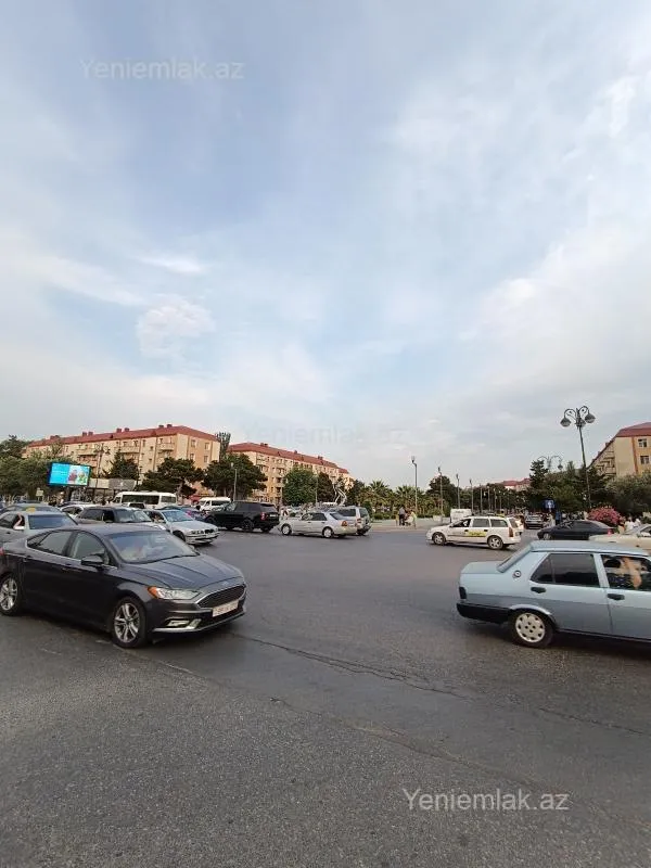 Satılır 4 otaqlı obyekt 566 m²