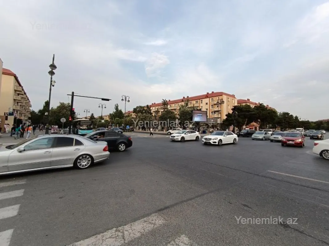 Satılır 4 otaqlı obyekt 566 m²