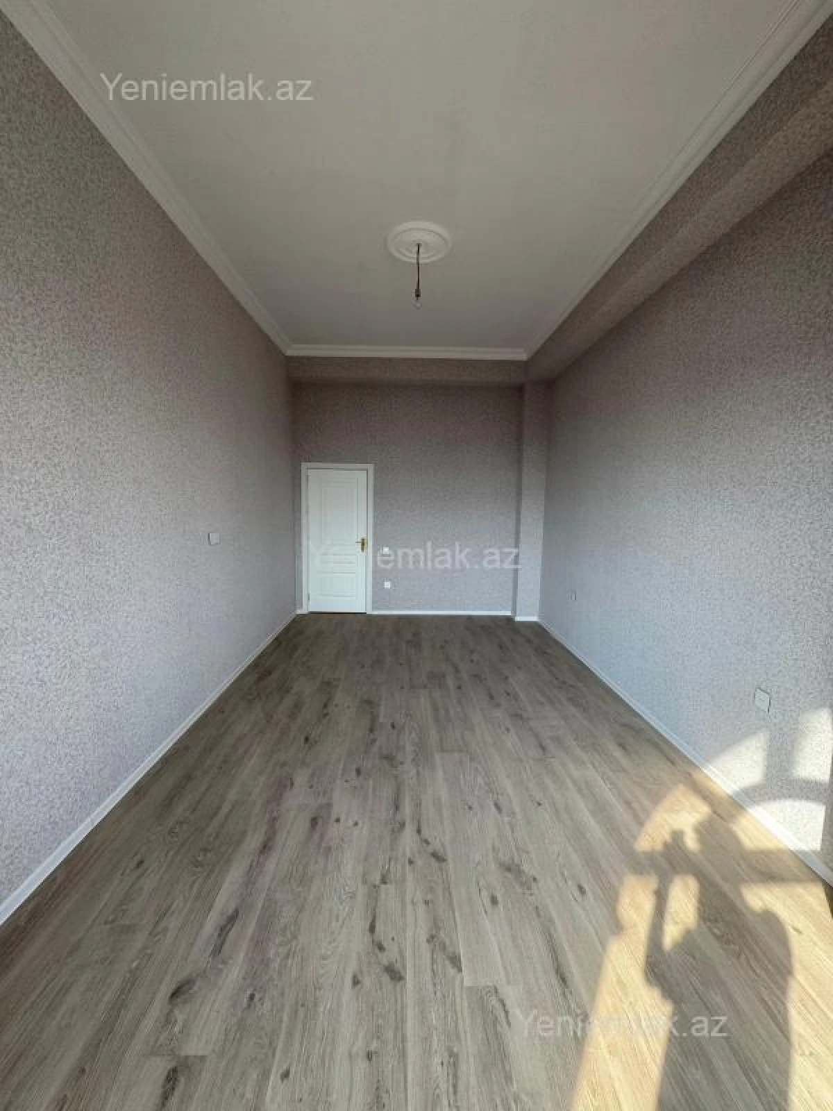Satılır 4 otaqlı obyekt 566 m²