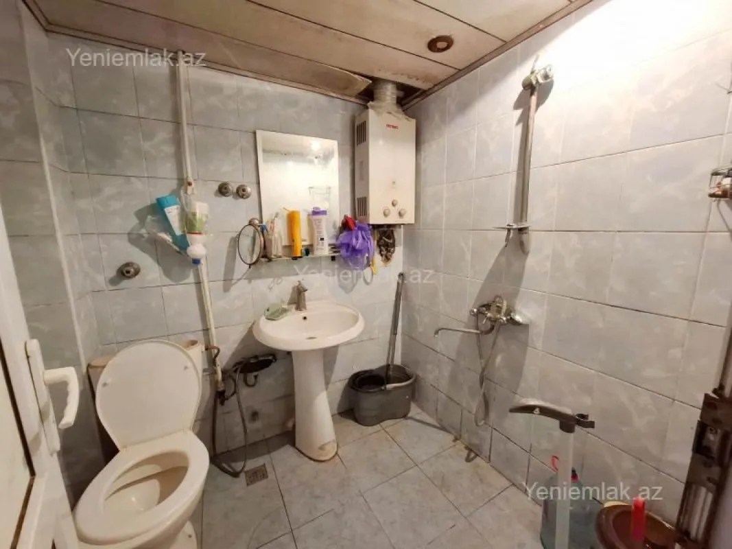 Satılır 1 otaqlı köhnə tikili 32 m²