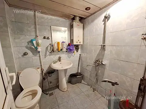 Satılır 1 otaqlı köhnə tikili 32 m²