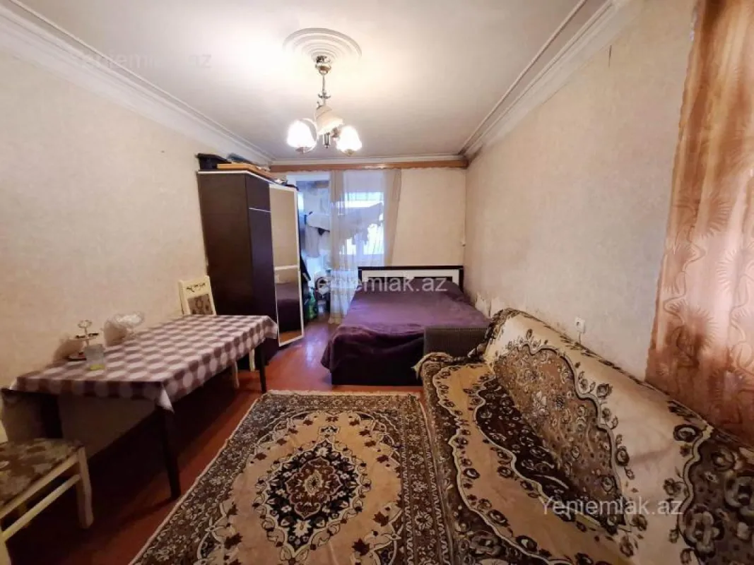 Satılır 1 otaqlı köhnə tikili 32 m²