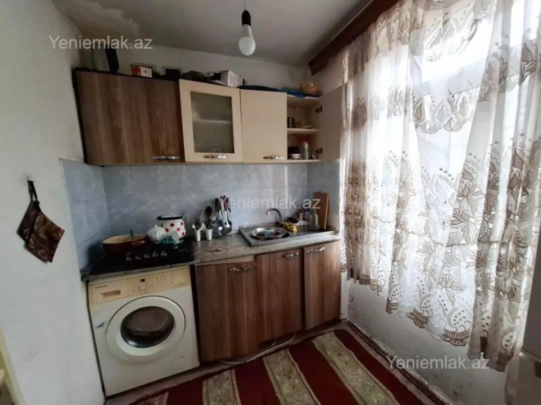 Satılır 1 otaqlı köhnə tikili 32 m²