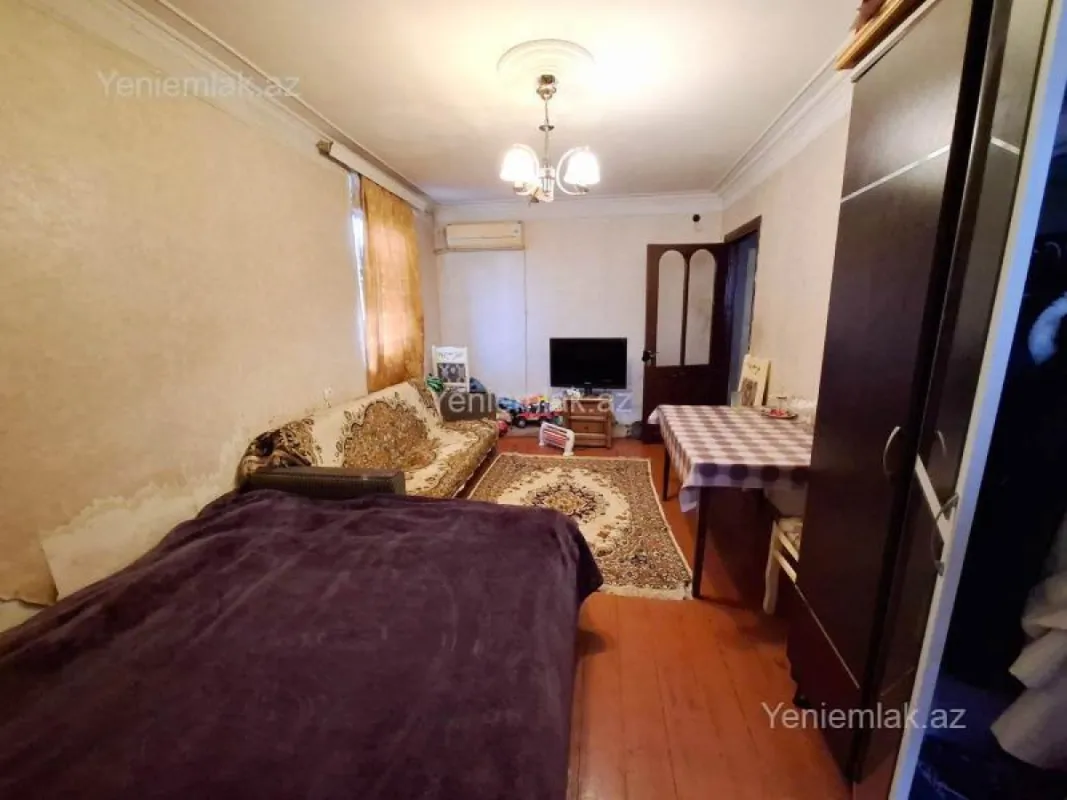 Satılır 1 otaqlı köhnə tikili 32 m²