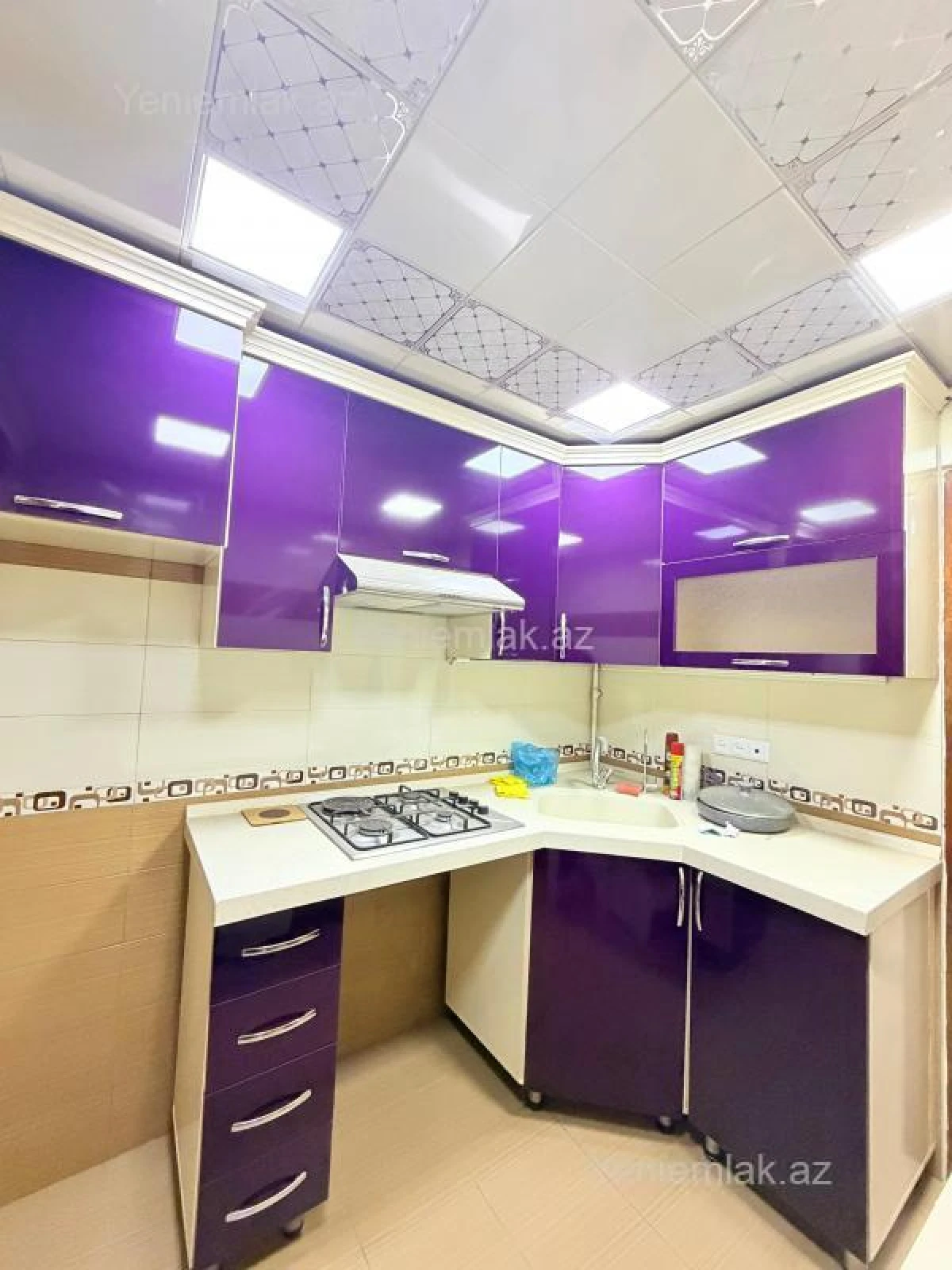 Satılır 4 otaqlı köhnə tikili 80 m²