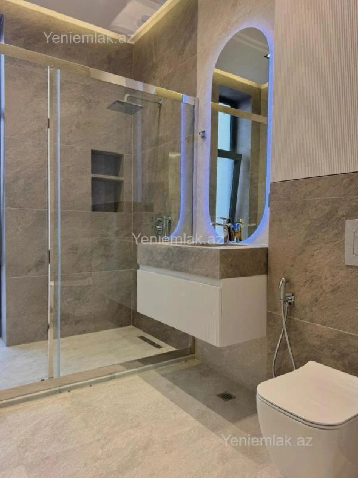 Satılır 5 otaqlı həyət evi 280 m²