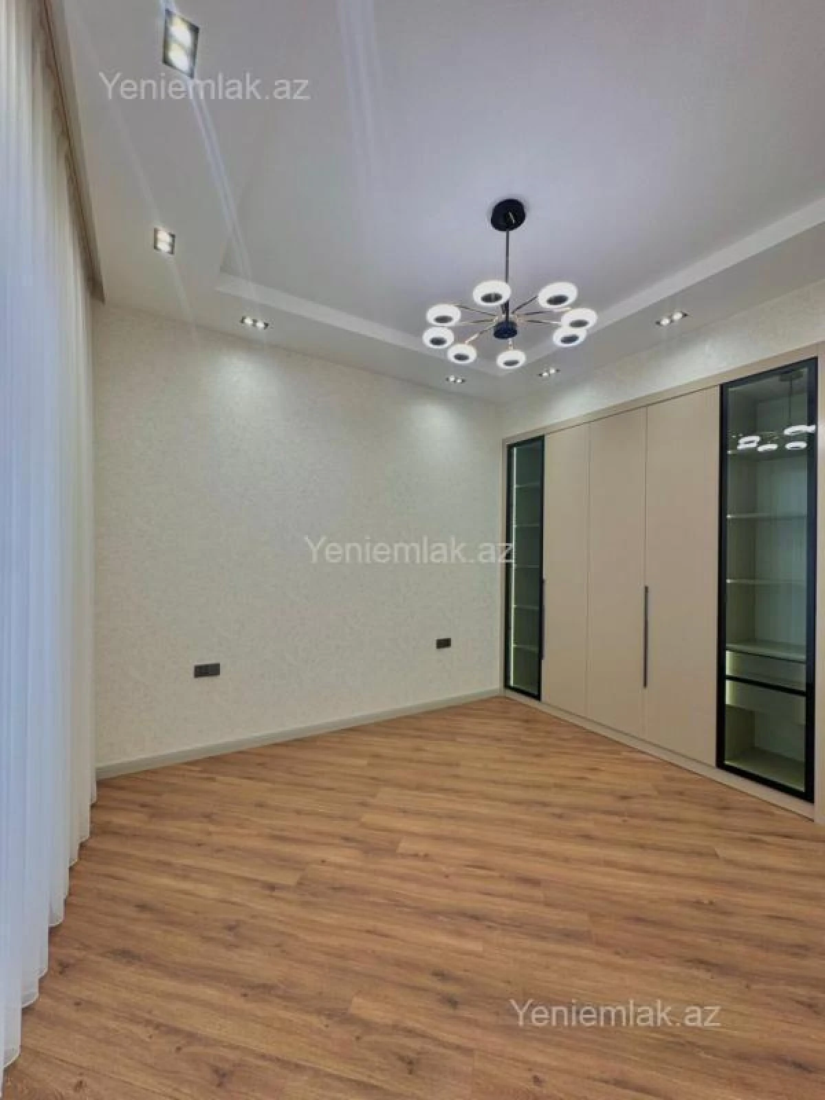 Satılır 5 otaqlı həyət evi 280 m²