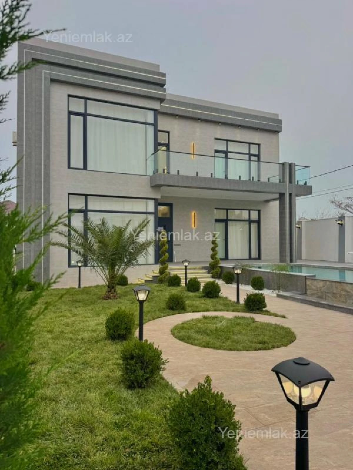 Satılır 5 otaqlı həyət evi 280 m²