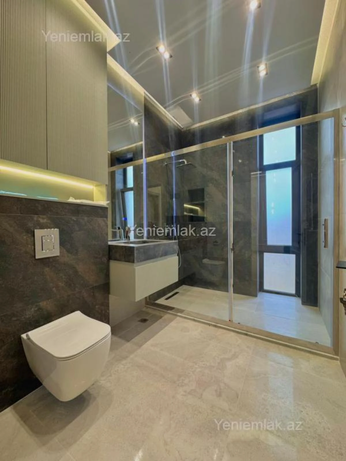 Satılır 5 otaqlı həyət evi 280 m²