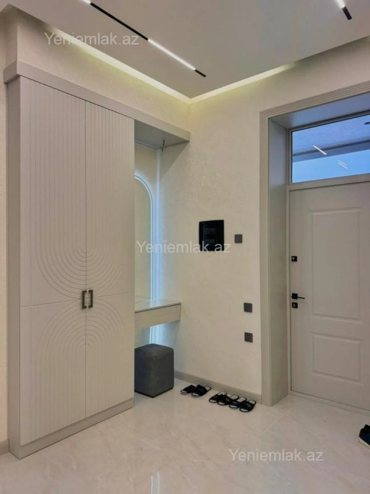 Satılır 5 otaqlı həyət evi 280 m²