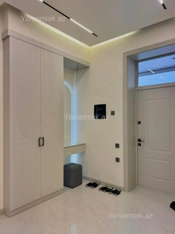 Satılır 5 otaqlı həyət evi 280 m²