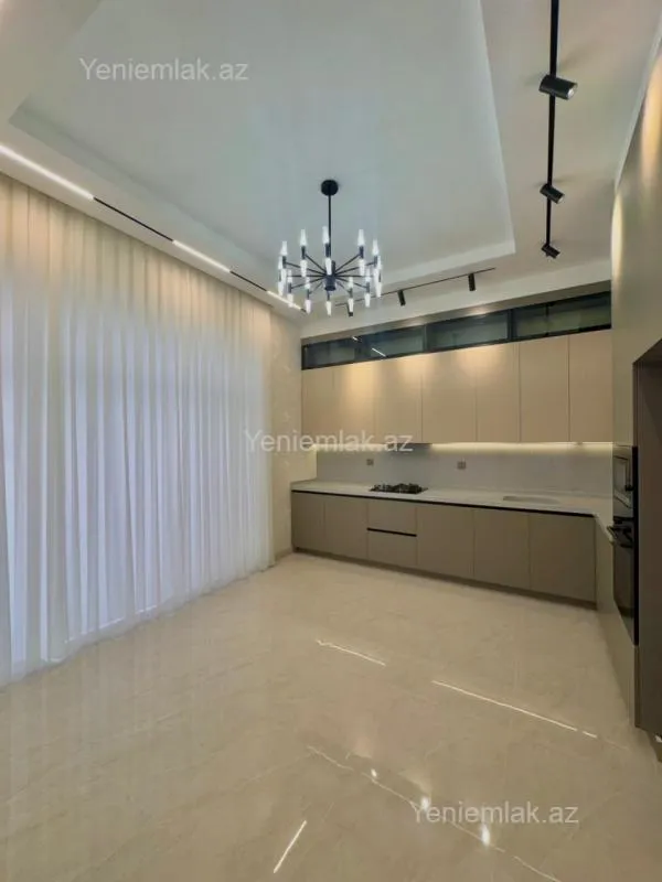 Satılır 5 otaqlı həyət evi 280 m²
