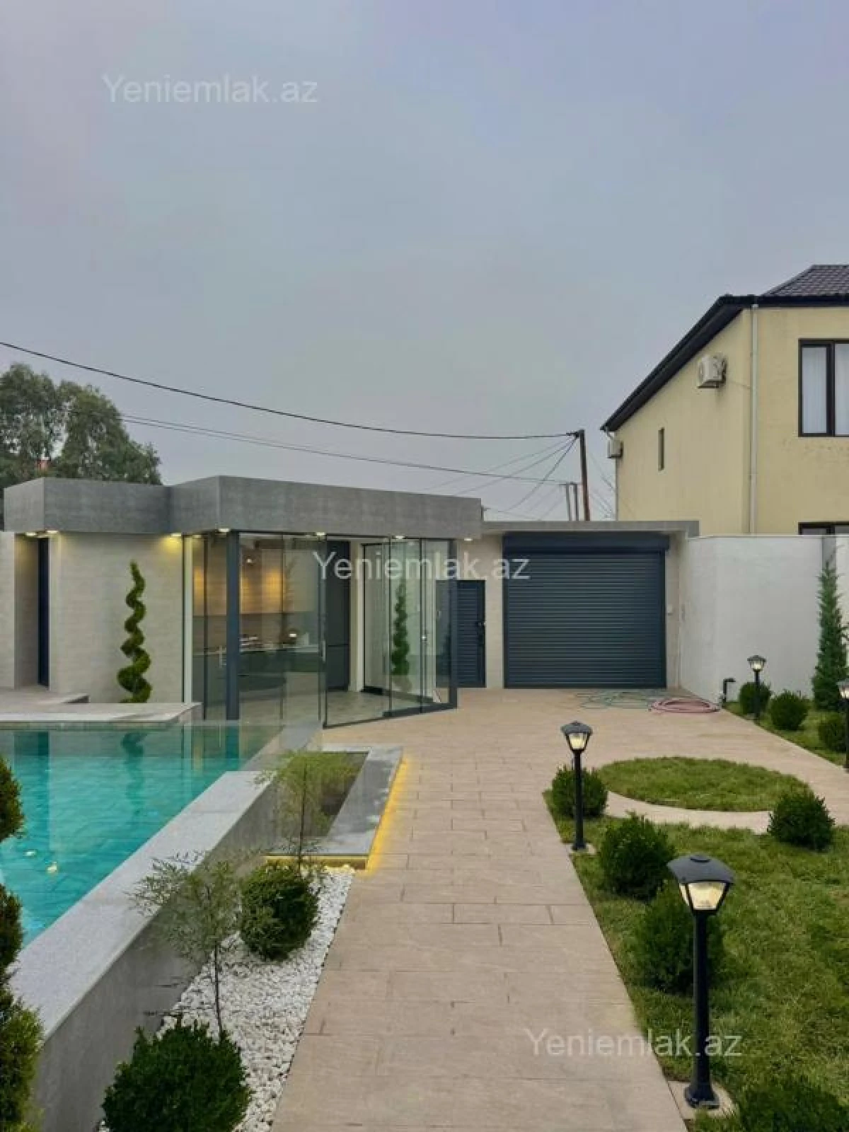 Satılır 5 otaqlı həyət evi 280 m²