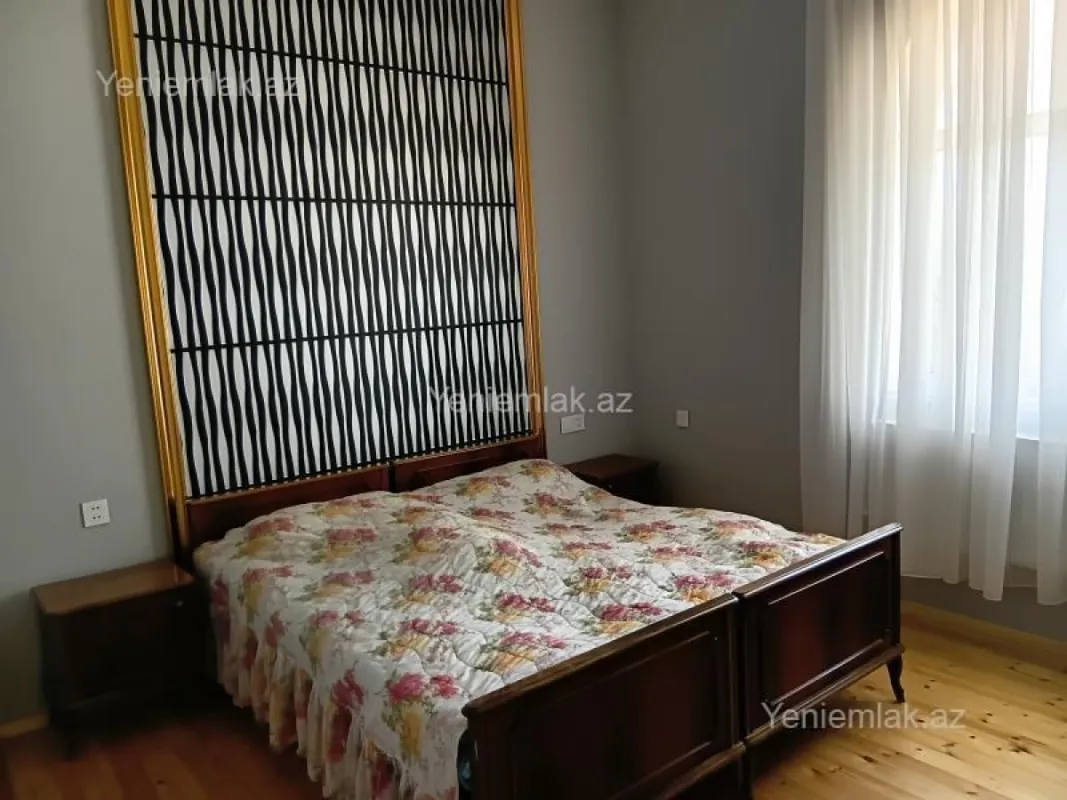 Satılır 7 otaqlı həyət evi 330 m²