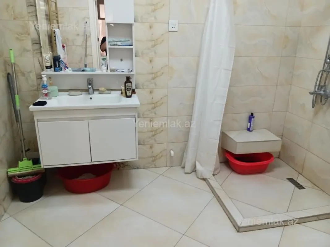 Satılır 7 otaqlı həyət evi 330 m²