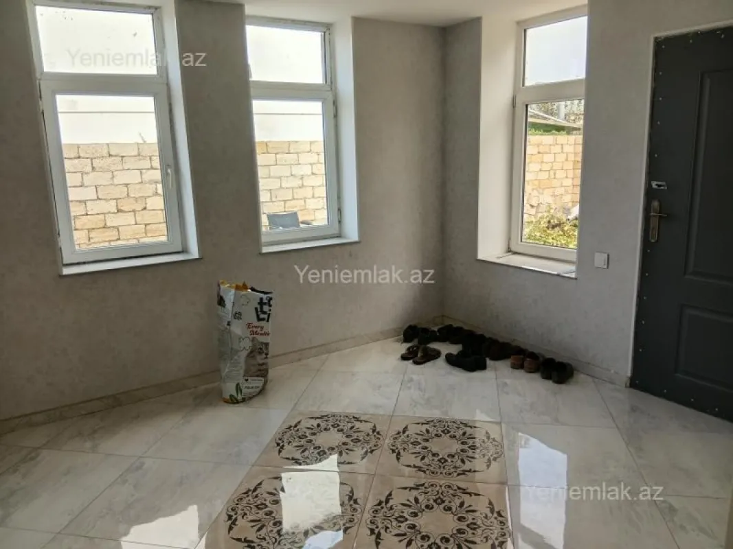 Satılır 7 otaqlı həyət evi 330 m²