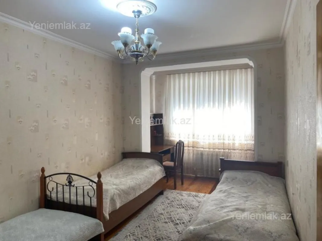 Satılır 3 otaqlı köhnə tikili 90 m²