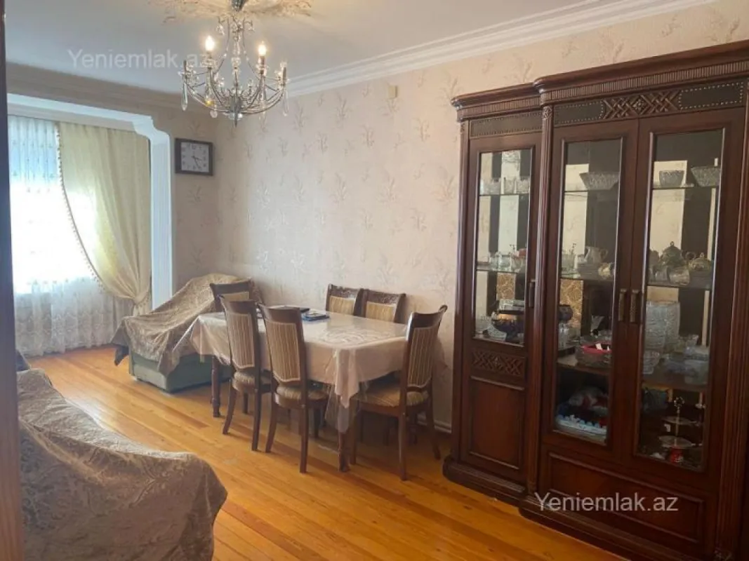 Satılır 3 otaqlı köhnə tikili 90 m²