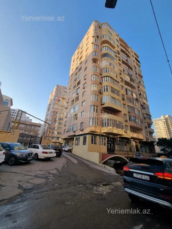 Satılır 3 otaqlı yeni tikili 135 m²