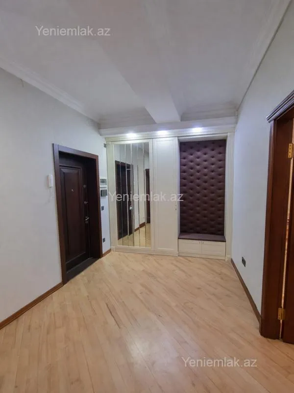 Satılır 3 otaqlı yeni tikili 135 m²