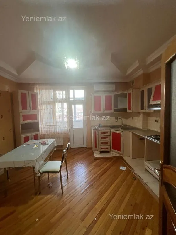 Satılır 3 otaqlı yeni tikili 125 m²