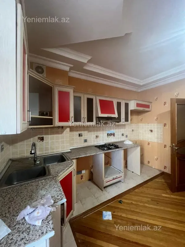 Satılır 3 otaqlı yeni tikili 125 m²