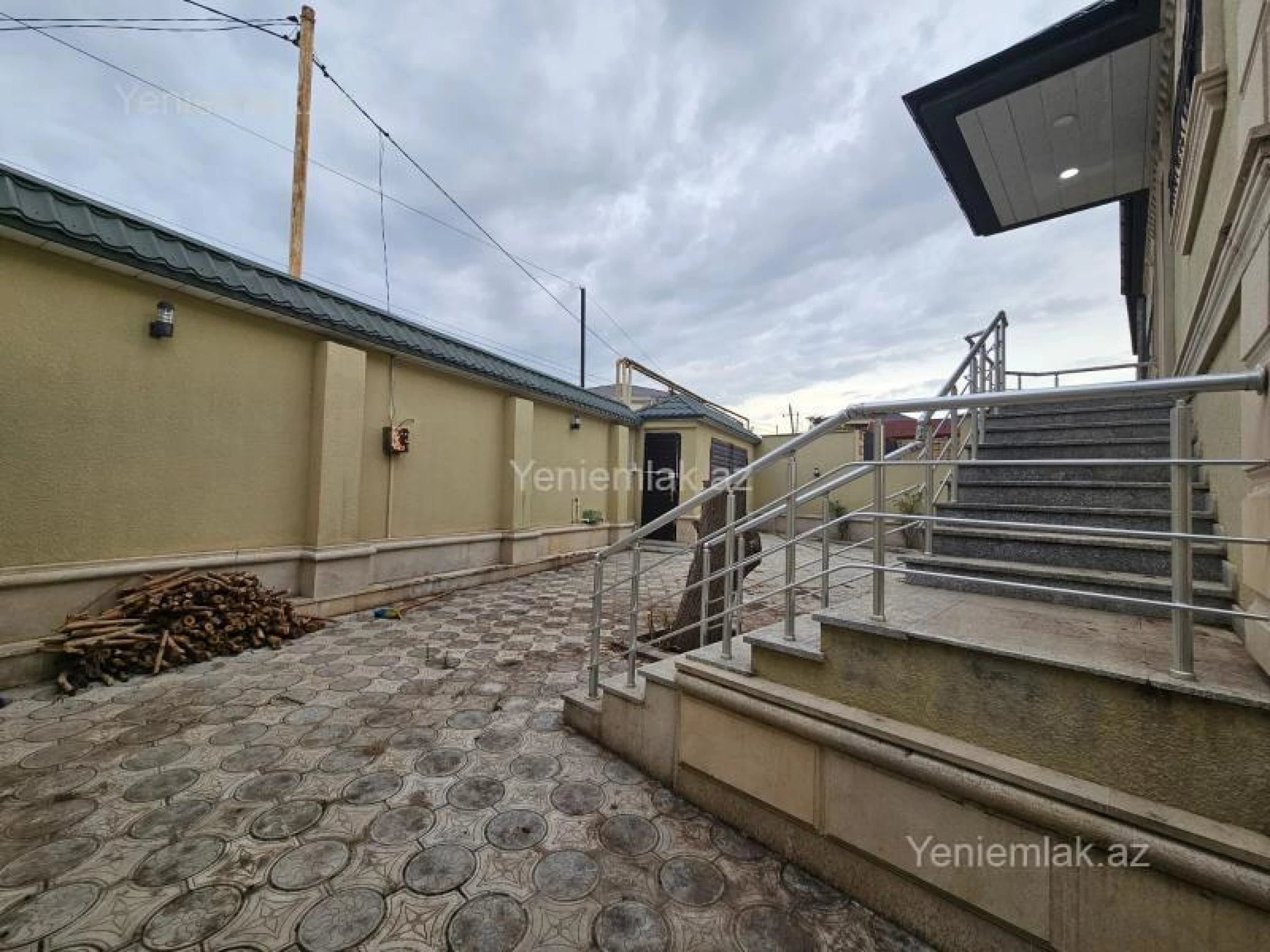 Satılır 4 otaqlı həyət evi 150 m²