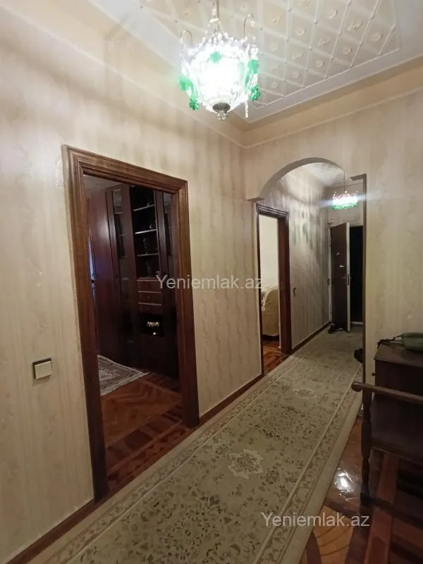 Satılır 5 otaqlı köhnə tikili 110 m²