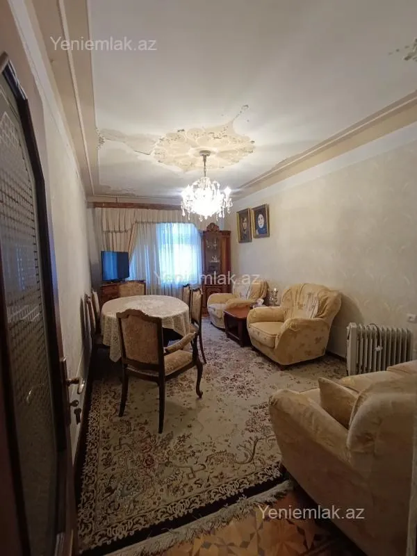 Satılır 5 otaqlı köhnə tikili 110 m²