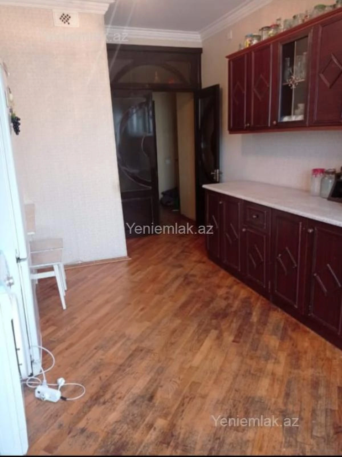 Satılır 2 otaqlı köhnə tikili 54 m²
