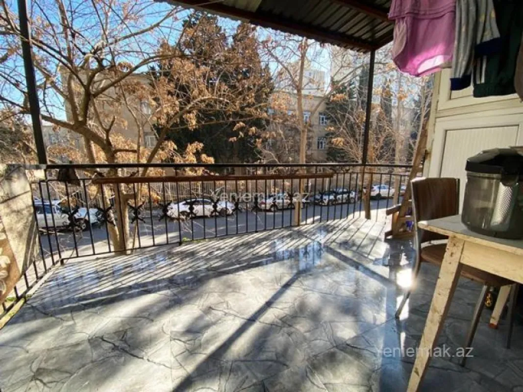 Satılır 3 otaqlı köhnə tikili 100 m²