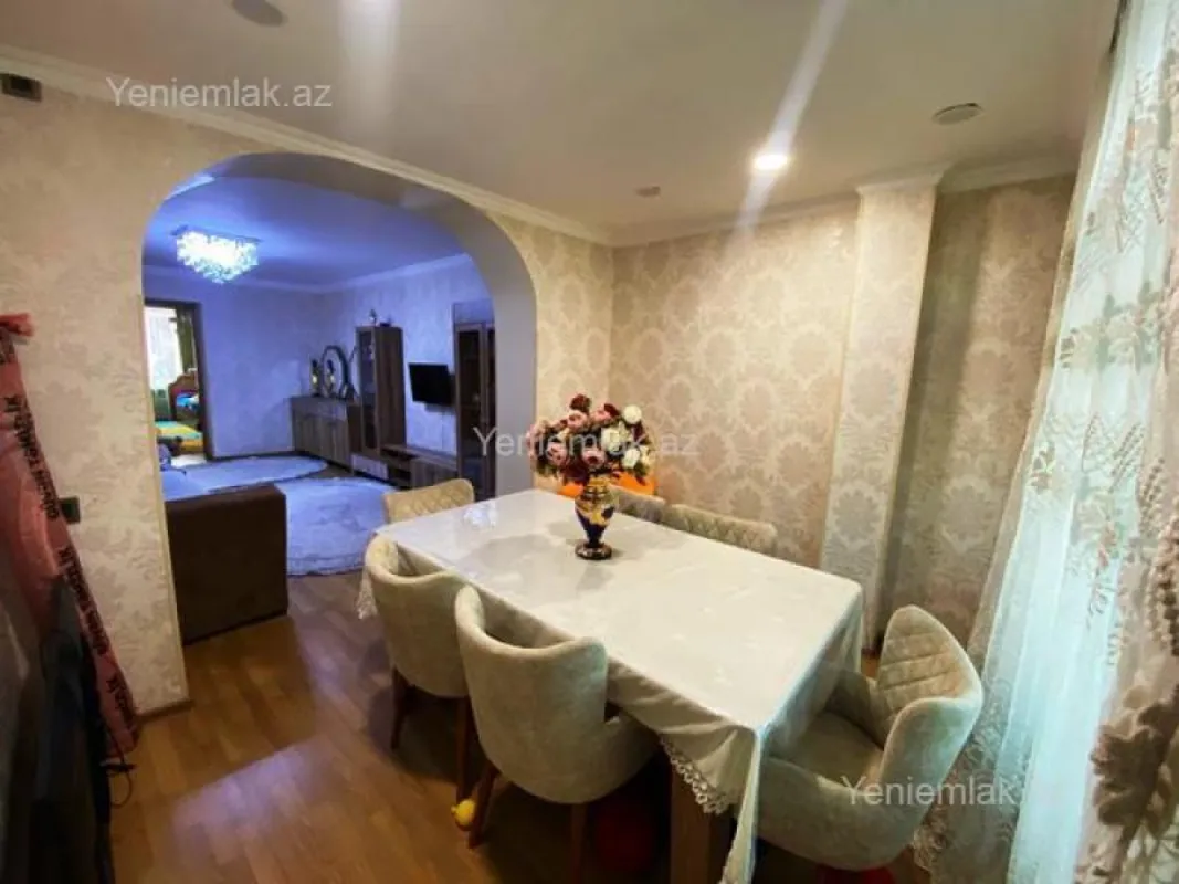 Satılır 3 otaqlı köhnə tikili 100 m²